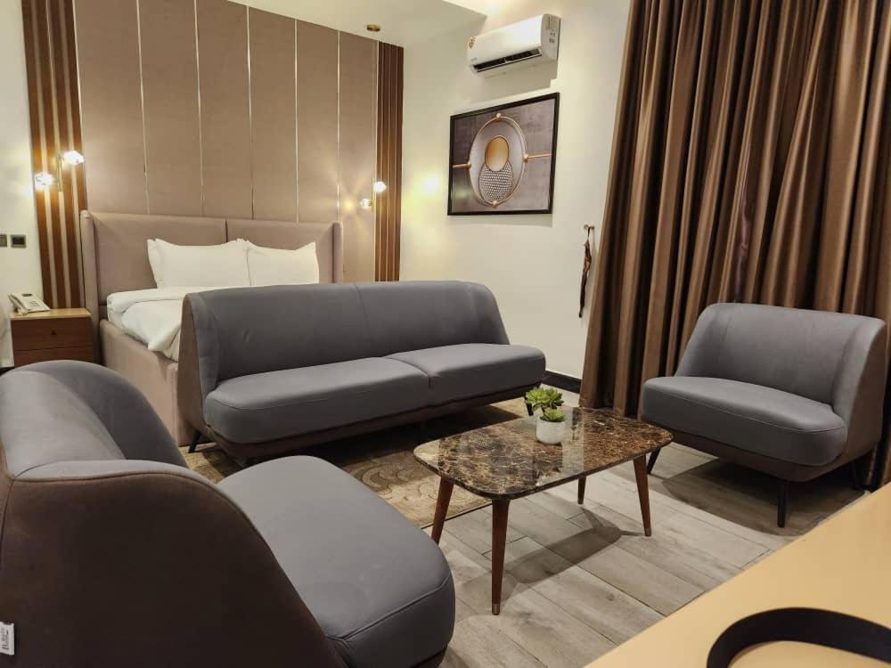 Aviel Suites Rubuchi ภายนอก รูปภาพ